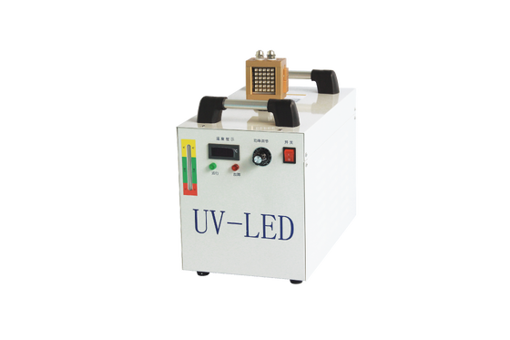 Luce UV LED compatta e ad alta intensità per sistemi di distribuzione automatizzati